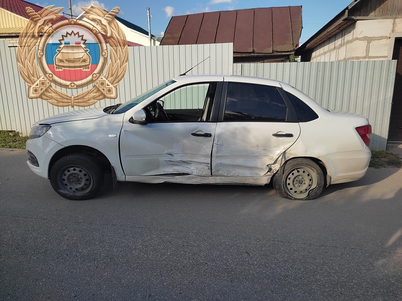 Водителя «Гранты» госпитализировали после ДТП с иномаркой автоледи 