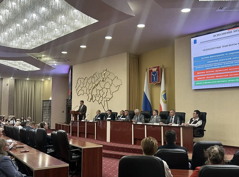 Средняя зарплата учителей в Саратовской области превысила 54 тысячи рублей 